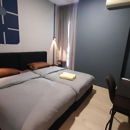 Santubong Suites B Just Like Home Damai กูชิง ภายนอก รูปภาพ
