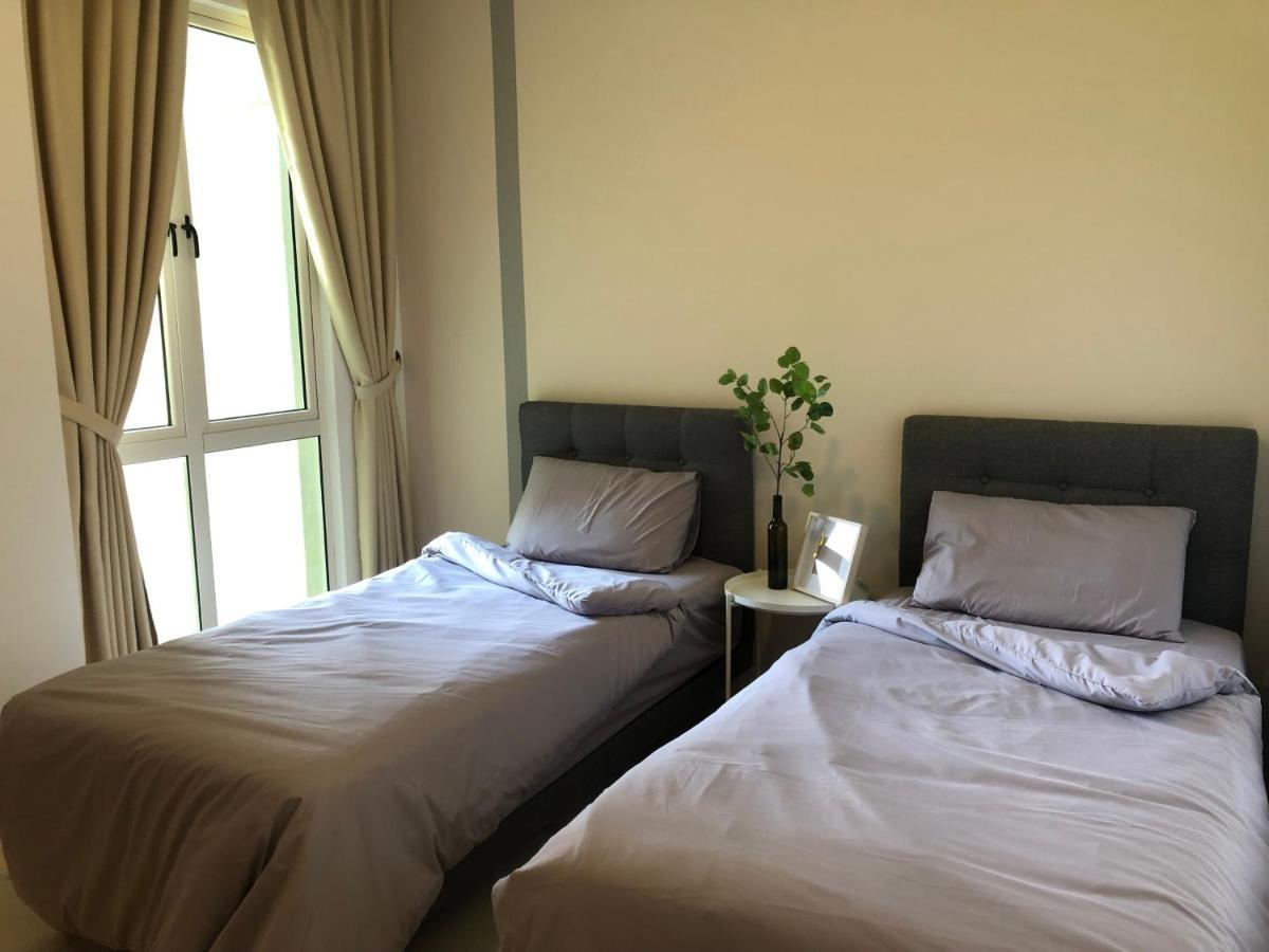 Santubong Suites B Just Like Home Damai กูชิง ภายนอก รูปภาพ